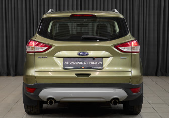 Подержанный автомобиль Ford Kuga 2013 года (5 фото)