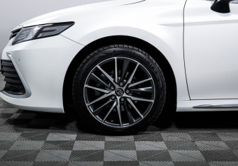 Подержанный автомобиль Toyota Camry Sedan 2023 года (15 фото)