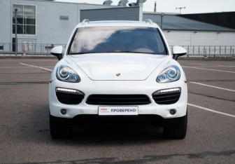 Подержанный автомобиль Porsche Cayenne 2012 года (2 фото)