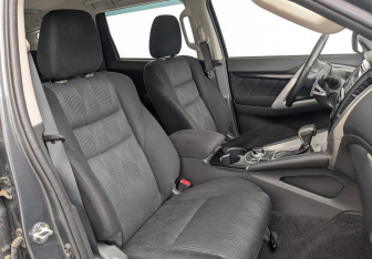 Подержанный автомобиль Mitsubishi Pajero Sport 2018 года (22 фото)