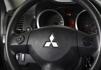 Подержанный автомобиль Mitsubishi Lancer Sedan 2008 года (14 фото)