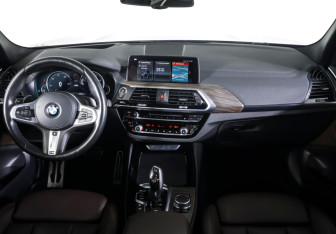 Подержанный автомобиль BMW X3 2018 года (12 фото)