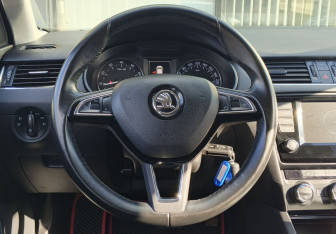 Подержанный автомобиль Skoda Octavia Liftback 2016 года (14 фото)