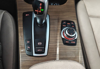 Подержанный автомобиль BMW X3 2011 года (15 фото)