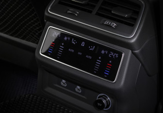 Подержанный автомобиль Audi A6 Sedan 2025 года (19 фото)