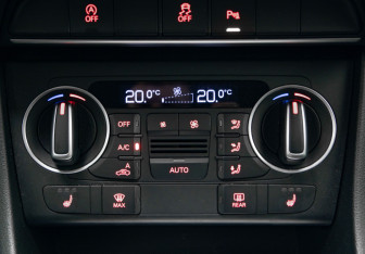 Подержанный автомобиль Audi Q3 2015 года (21 фото)