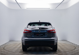 Подержанный автомобиль Nissan Qashqai 2017 года (6 фото)