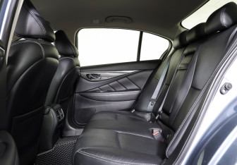 Подержанный автомобиль Infiniti Q50 2016 года (12 фото)