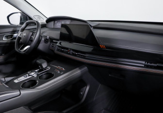 Подержанный автомобиль Changan UNI-K 2024 года (9 фото)