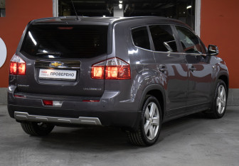 Подержанный автомобиль Chevrolet Orlando 2011 года (5 фото)