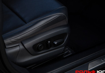 Подержанный автомобиль Lexus ES 2019 года (14 фото)