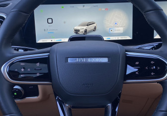 Подержанный автомобиль Jaecoo J8 2024 года (15 фото)