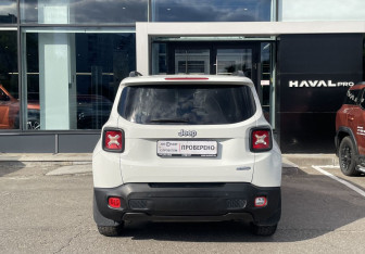 Подержанный автомобиль Jeep Renegade 2017 года (6 фото)