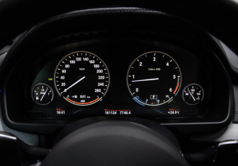 Подержанный автомобиль BMW X6 2017 года (13 фото)