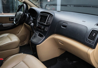Подержанный автомобиль Hyundai H-1 2016 года (7 фото)