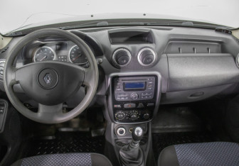 Подержанный автомобиль Renault Duster 2012 года (13 фото)