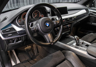 Подержанный автомобиль BMW X5 2016 года (16 фото)