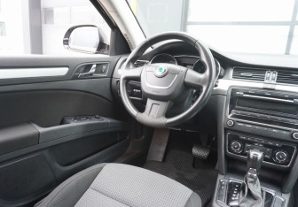 Подержанный автомобиль Skoda Superb Liftback 2013 года (13 фото)