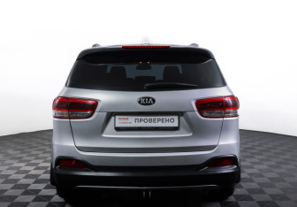 Подержанный автомобиль Kia Sorento 2016 года (6 фото)