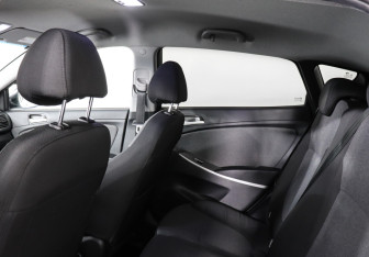 Подержанный автомобиль Hyundai Solaris Hatchback 2013 года (8 фото)