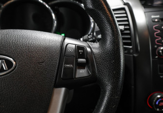 Подержанный автомобиль Kia Sorento 2012 года (19 фото)