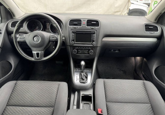 Подержанный автомобиль Volkswagen Golf Hatchback 2012 года (9 фото)