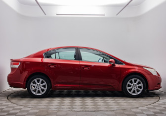 Подержанный автомобиль Toyota Avensis Sedan 2011 года (4 фото)