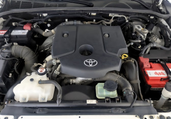 Подержанный автомобиль Toyota Hilux 2016 года (9 фото)