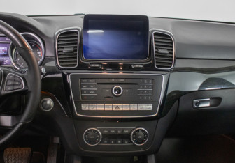 Подержанный автомобиль Mercedes-Benz GLE 2017 года (12 фото)