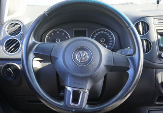 Подержанный автомобиль Volkswagen Golf Plus 2011 года (14 фото)