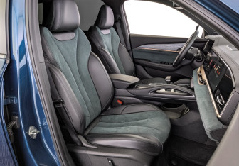 Подержанный автомобиль Geely Monjaro 2023 года (24 фото)