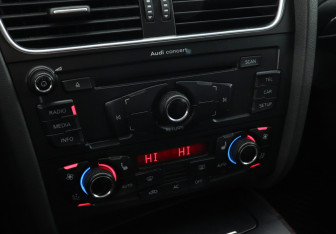 Подержанный автомобиль Audi A4 Sedan 2011 года (10 фото)