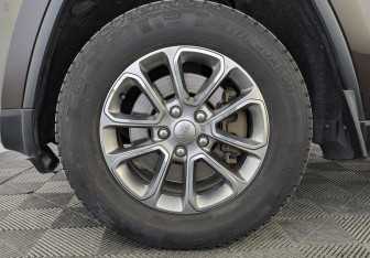 Подержанный автомобиль Jeep Grand Cherokee 2016 года (12 фото)
