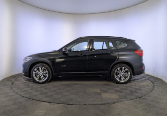 Подержанный автомобиль BMW X1 2017 года (8 фото)
