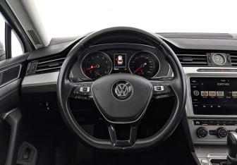 Подержанный автомобиль Volkswagen Passat Sedan 2018 года (22 фото)