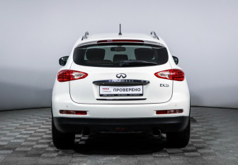 Подержанный автомобиль Infiniti EX 2012 года (6 фото)