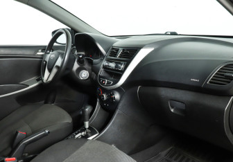 Подержанный автомобиль Hyundai Solaris Sedan 2013 года (9 фото)