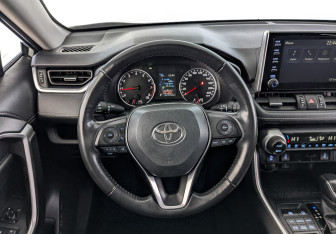 Подержанный автомобиль Toyota RAV4 2021 года (22 фото)