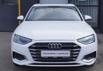 Подержанный автомобиль Audi A4 Sedan 2022 года (2 фото)