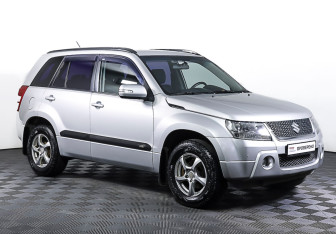 Подержанный автомобиль Suzuki Grand Vitara 2011 года (3 фото)