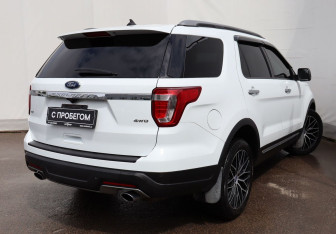 Подержанный автомобиль Ford Explorer 2018 года (4 фото)