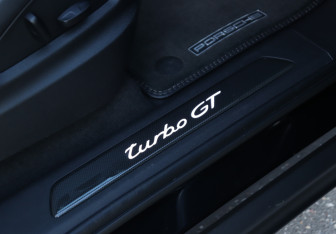 Подержанный автомобиль Porsche Cayenne 2021 года (32 фото)