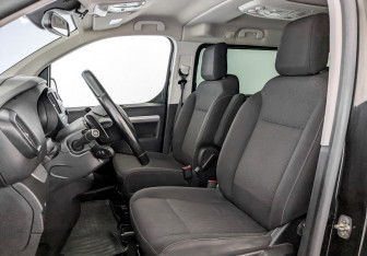 Подержанный автомобиль Peugeot Traveller 2021 года (21 фото)