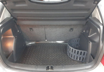 Подержанный автомобиль Skoda Fabia Hatchback 2010 года (12 фото)