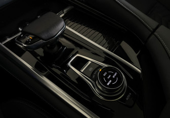 Подержанный автомобиль Changan CS95 2024 года (17 фото)