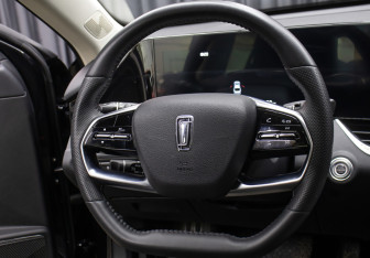 Подержанный автомобиль FAW Bestune B70 2023 года (17 фото)