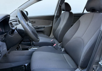 Подержанный автомобиль Kia Rio Hatchback 2011 года (10 фото)