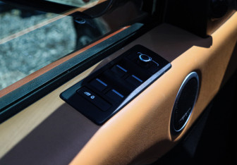 Подержанный автомобиль Land Rover Discovery 2018 года (20 фото)