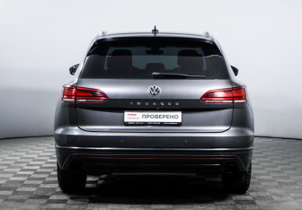 Подержанный автомобиль Volkswagen Touareg 2019 года (6 фото)