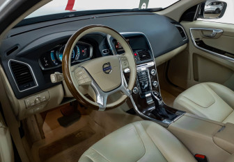 Подержанный автомобиль Volvo XC60 2015 года (7 фото)